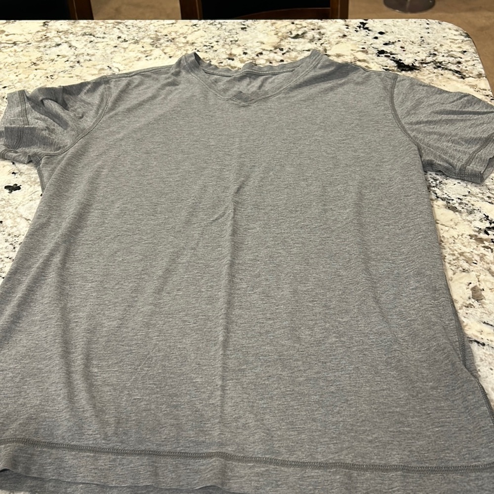 Lululemon Men’s V neck Shirt Size M